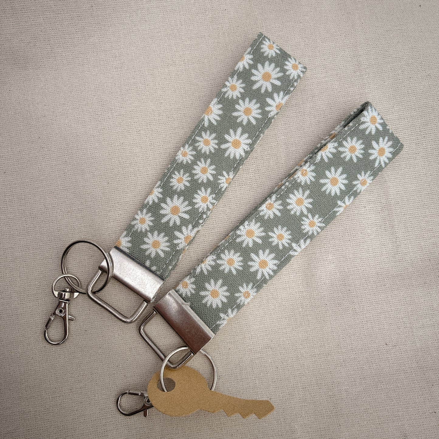 Daisy key fob wristlet